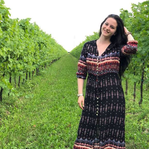 Meet your Posher, Amanda - Picture 1 of 1